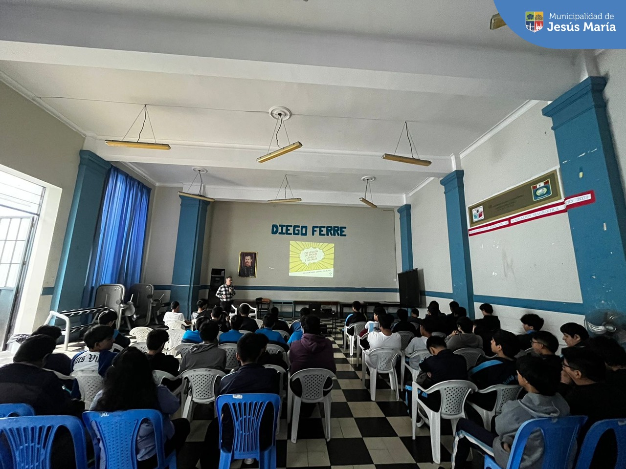👉🏽 Con el objetivo de llevar mensajes de cuidado y prevención ante las drogas a los jóvenes jesusmarianos, la Municipalidad de Jesús María realizó una charla a los alumnos de 4to y 5to de secundaria de la I.E. Diego Ferré, con apoyo de la organización @Cedro Perú.
Si deseas que visitemos tu 🏫 colegio con estas importantes charlas educativas, llámanos al ☎️ 963831795.
#JesúsMaríaSomosTodos #EsTiempoDeSoluciones