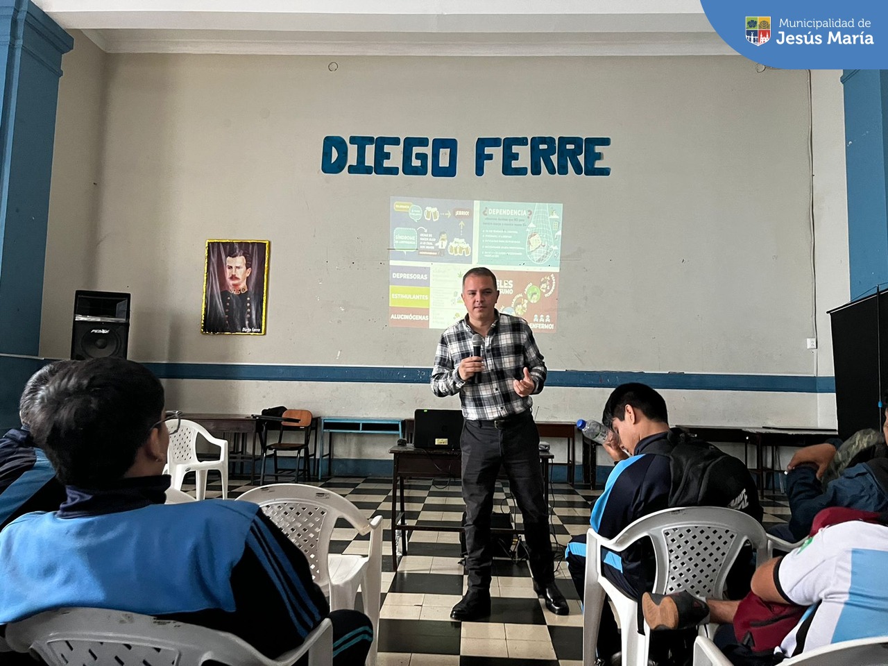 👉🏽 Con el objetivo de llevar mensajes de cuidado y prevención ante las drogas a los jóvenes jesusmarianos, la Municipalidad de Jesús María realizó una charla a los alumnos de 4to y 5to de secundaria de la I.E. Diego Ferré, con apoyo de la organización @Cedro Perú.
Si deseas que visitemos tu 🏫 colegio con estas importantes charlas educativas, llámanos al ☎️ 963831795.
#JesúsMaríaSomosTodos #EsTiempoDeSoluciones