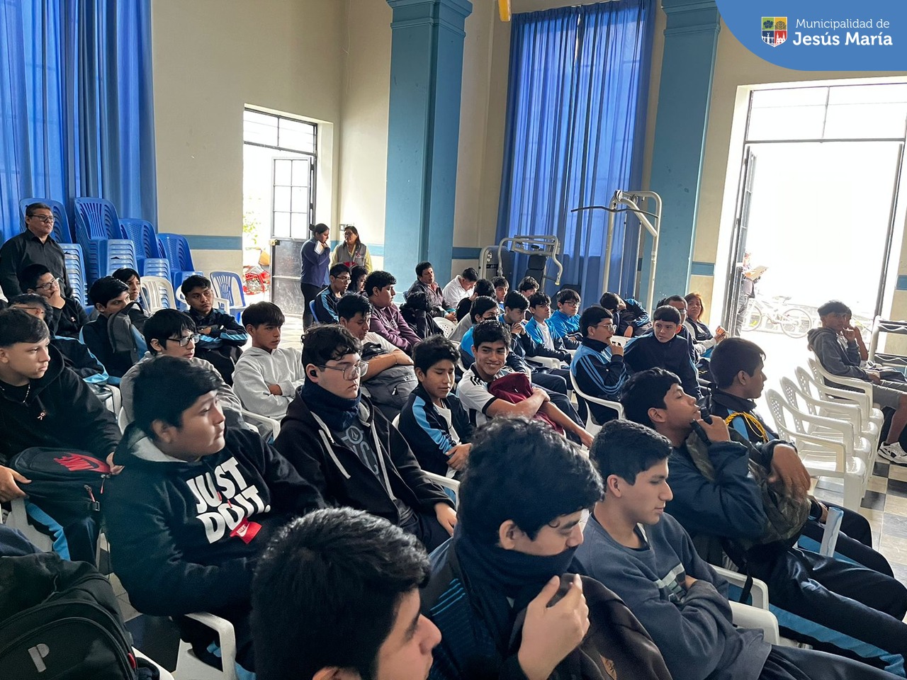 👉🏽 Con el objetivo de llevar mensajes de cuidado y prevención ante las drogas a los jóvenes jesusmarianos, la Municipalidad de Jesús María realizó una charla a los alumnos de 4to y 5to de secundaria de la I.E. Diego Ferré, con apoyo de la organización @Cedro Perú.
Si deseas que visitemos tu 🏫 colegio con estas importantes charlas educativas, llámanos al ☎️ 963831795.
#JesúsMaríaSomosTodos #EsTiempoDeSoluciones
