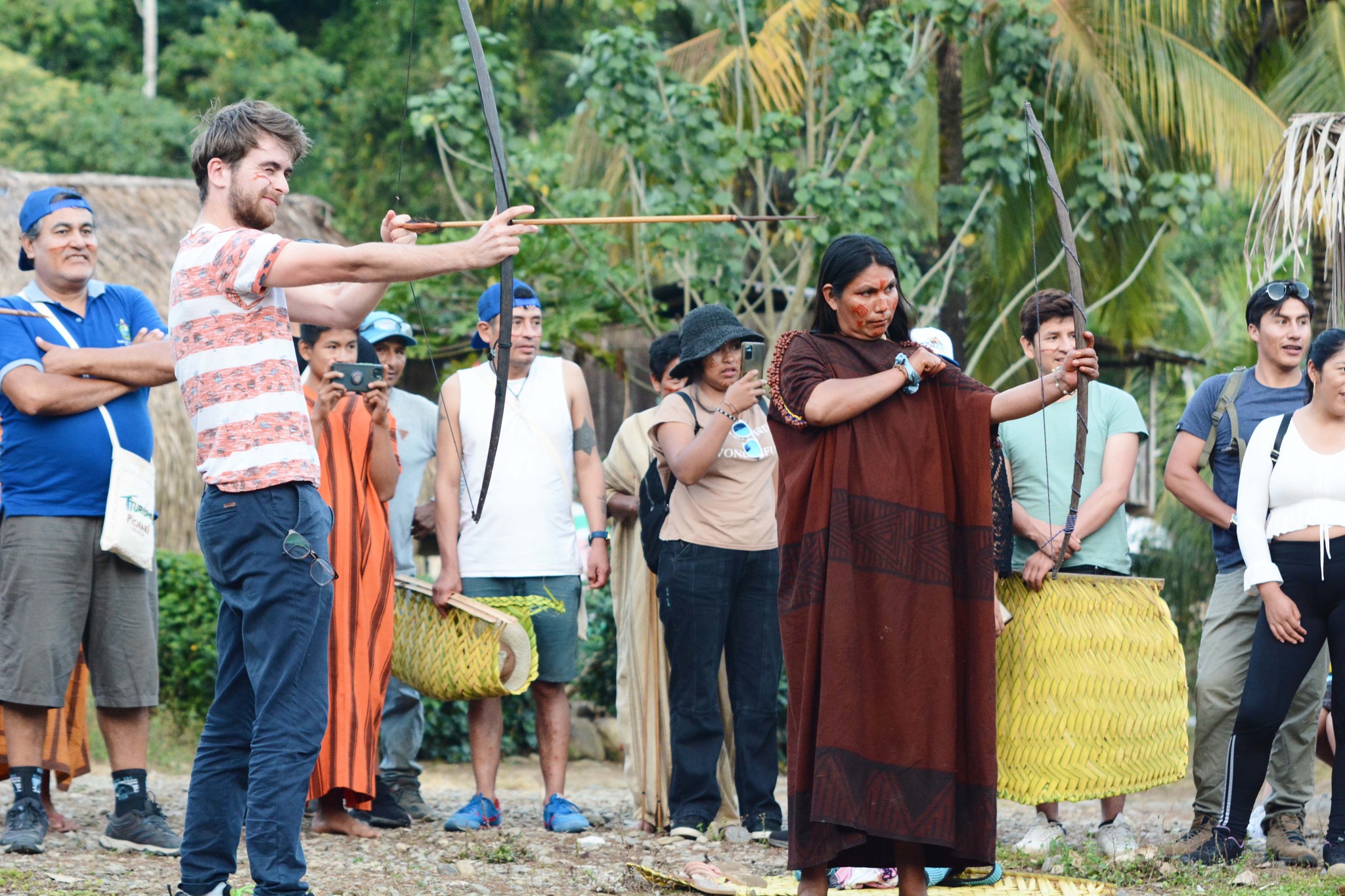 Visitantes en la comunidad de Kitamaronkani
