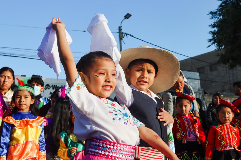 Identidad y talento se vivió en muestra artística escolar