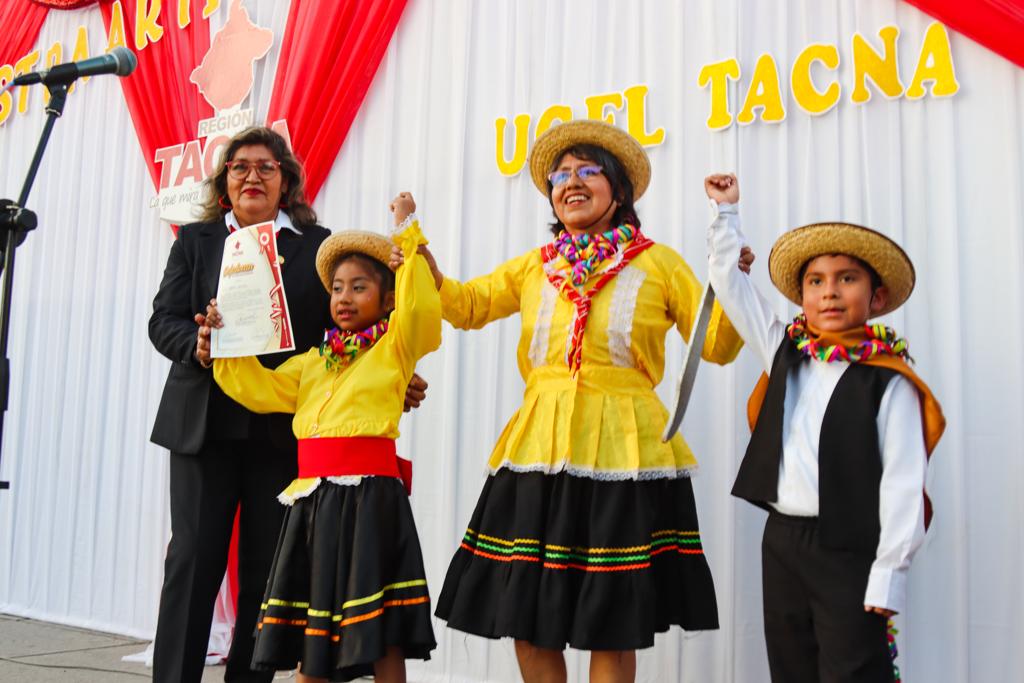 Identidad y talento se vivió en muestra artística escolar