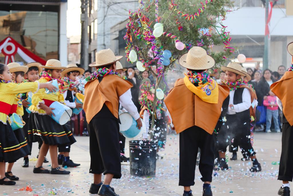 Identidad y talento se vivió en muestra artística escolar