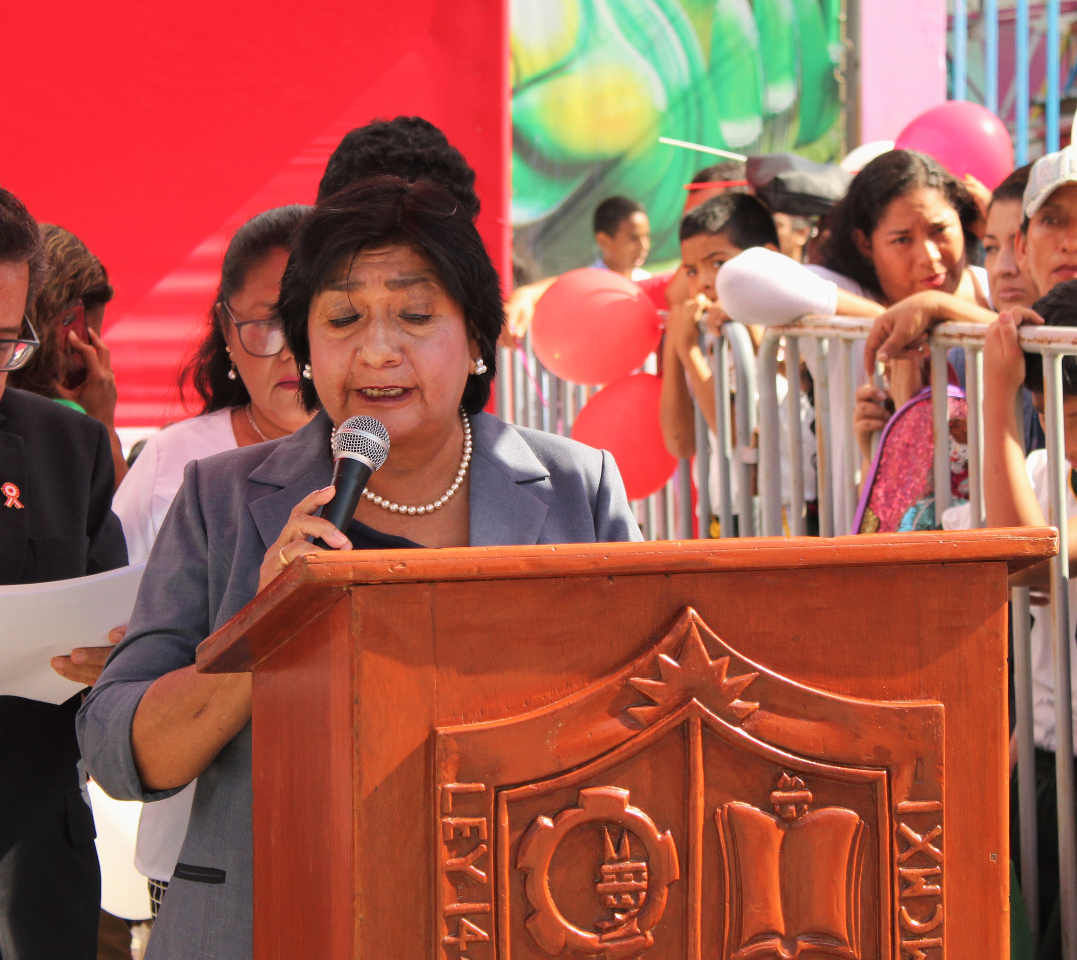 directora de Ugel Sullana