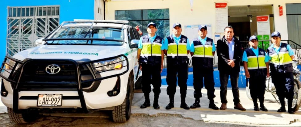 Municipalidad implementa con nuevos uniformes al personal de Serenazgo.