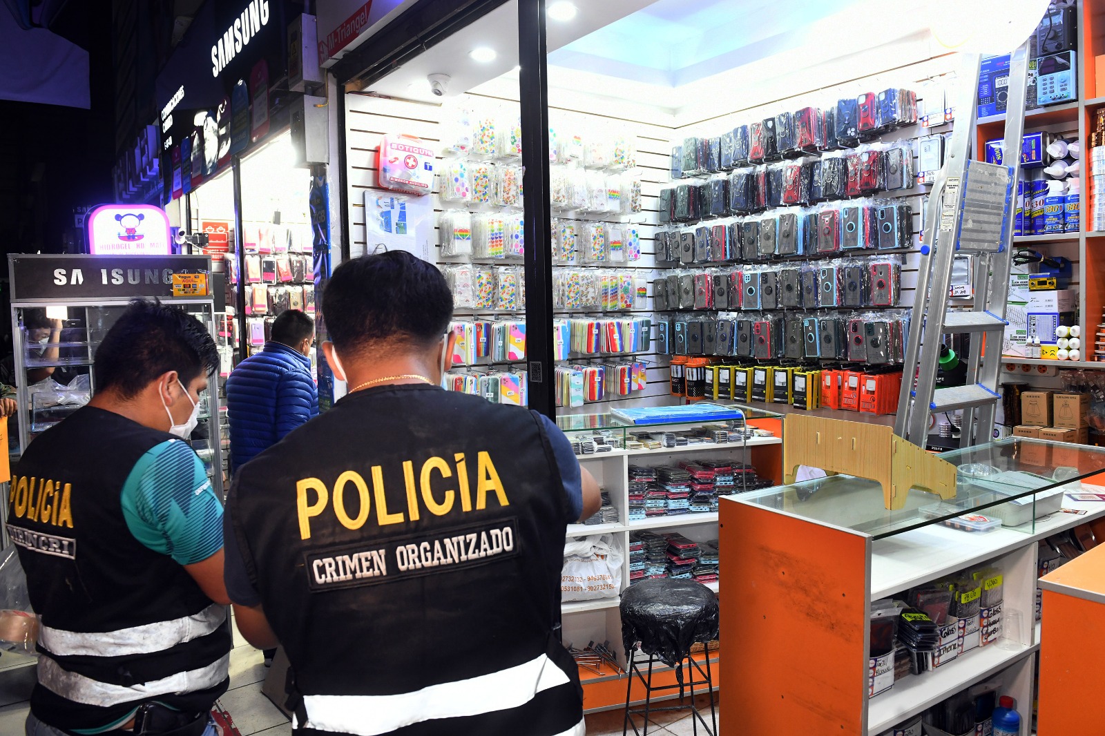 Policía Nacional incautó más de 8 mil celulares en operativos contra mercados negros