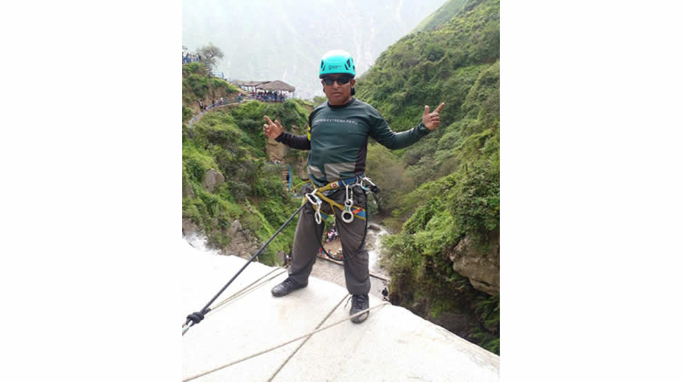 Hoy a las 11:30 a.m., espectacular exhibición de rappelistas en la catarata de Huanano 