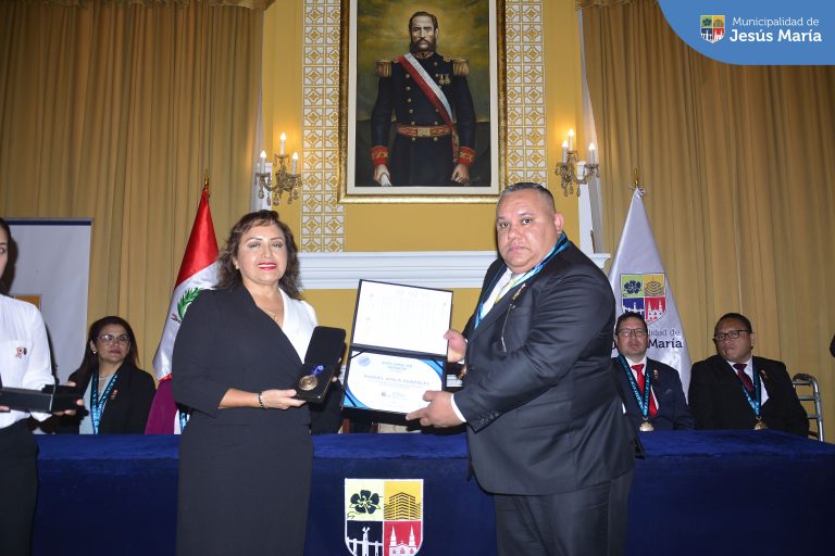 🇵🇪 En el marco de las celebraciones por los 202 años de la Proclamación de la Independencia de nuestro Perú 🇵🇪, la Municipalidad de Jesús María celebró la Sesión Solemne de su honorable Concejo Municipal.