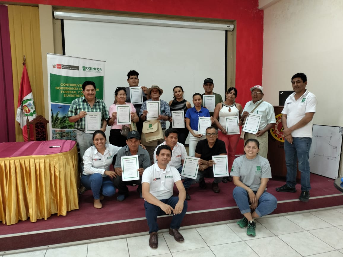 Foto grupal del taller en Loreto