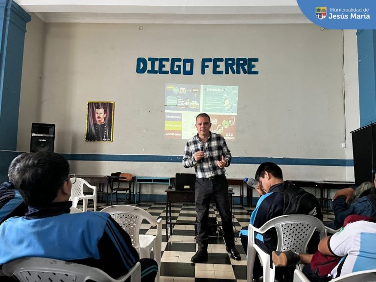 👉🏽 Con el objetivo de llevar mensajes de cuidado y prevención ante las drogas a los jóvenes jesusmarianos, la Municipalidad de Jesús María realizó una charla a los alumnos de 4to y 5to de secundaria de la I.E. Diego Ferré, con apoyo de la organización @Cedro Perú.