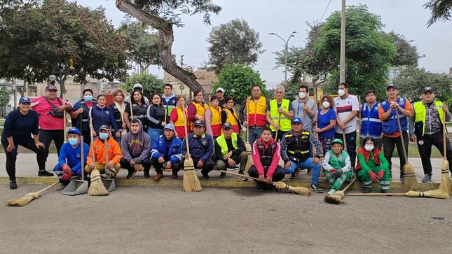 Mph y vecinos se unieron en actividad de limpieza para la recuperación de la seguridad en el "Parque Libertad"