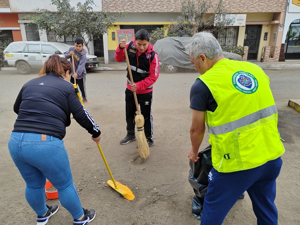 Mph y vecinos se unieron en actividad de limpieza para la recuperación de la seguridad en el "Parque Libertad"