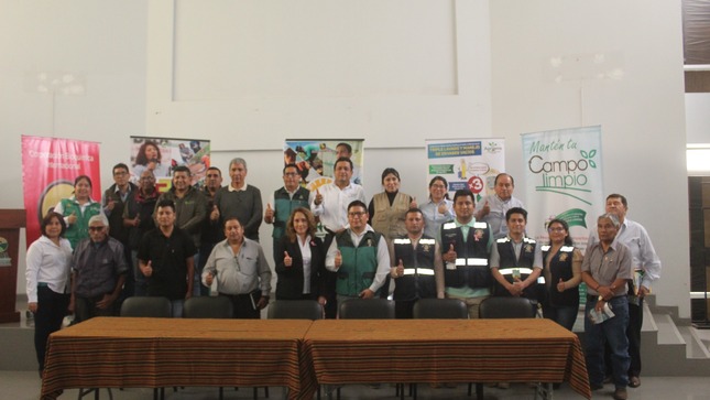 Imparten buenas prácticas sobre el manejo de envases de residuos peligrosos a agricultores de la región Lima