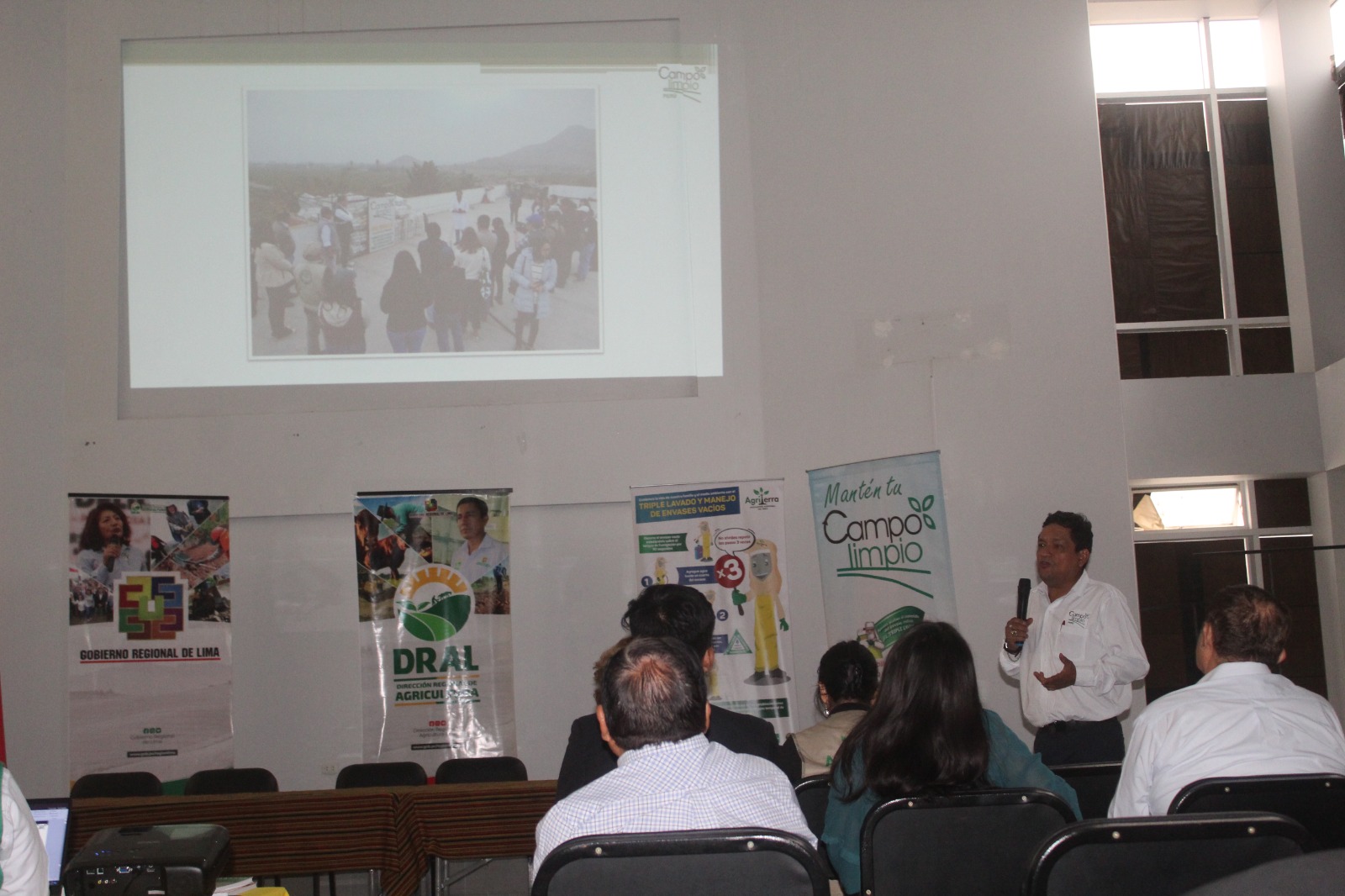 Imparten buenas prácticas sobre el manejo de envases de residuos peligrosos a agricultores de la región Lima