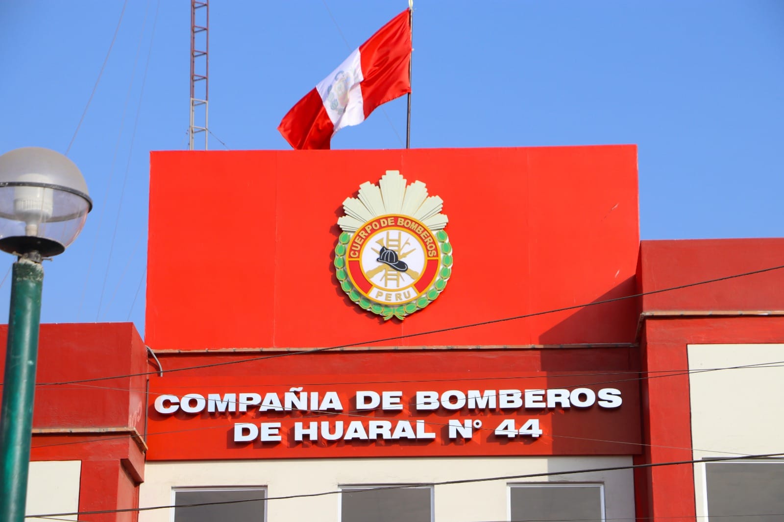 Alcalde Fernando Cárdenas Sánchez apadrinó inauguración de la Compañía de Bomberos N⁰ 44 - Huaral