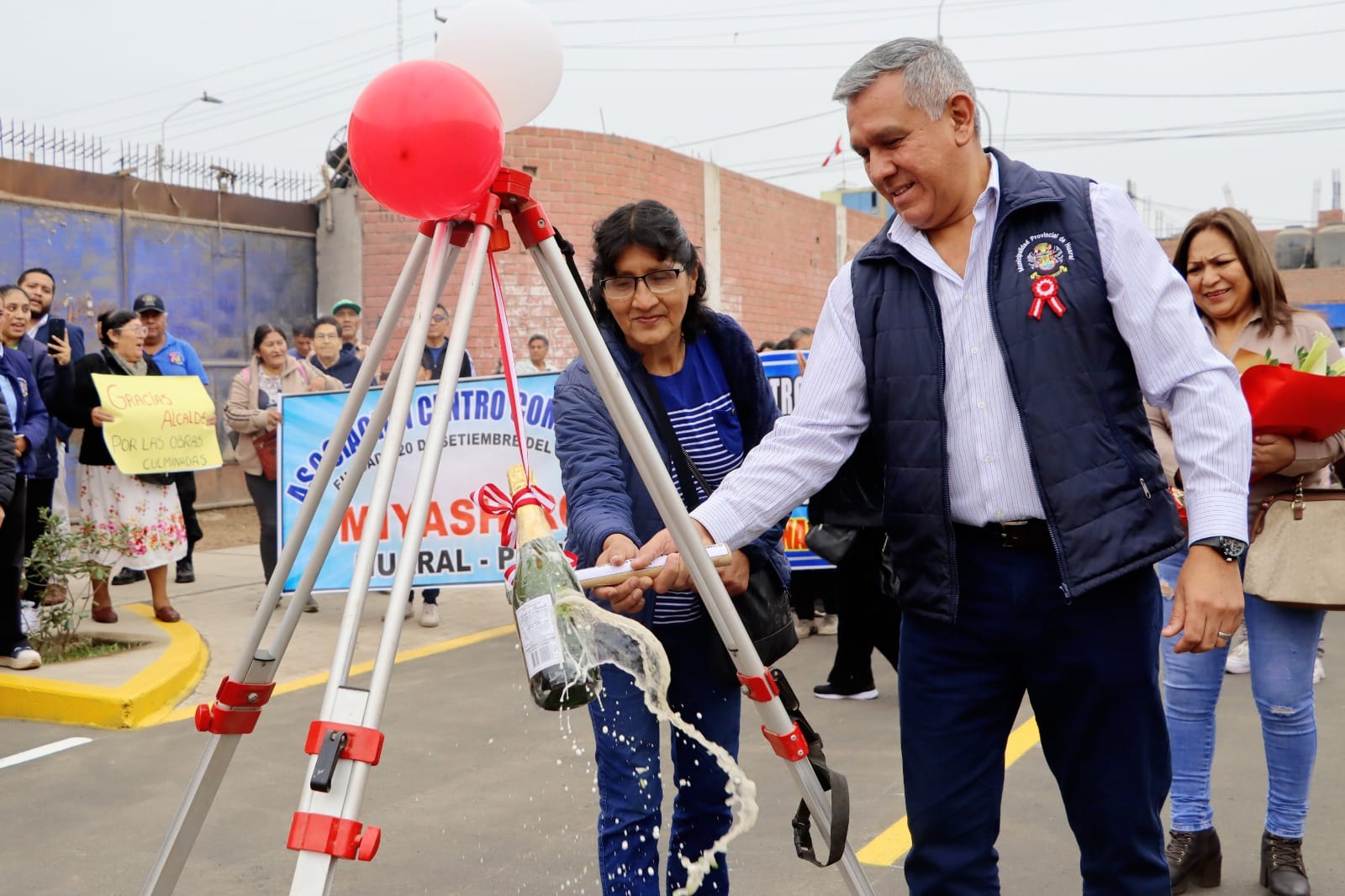 En ambiente de fiesta se inauguró obra de pistas y veredas del sector sur este de Huaral