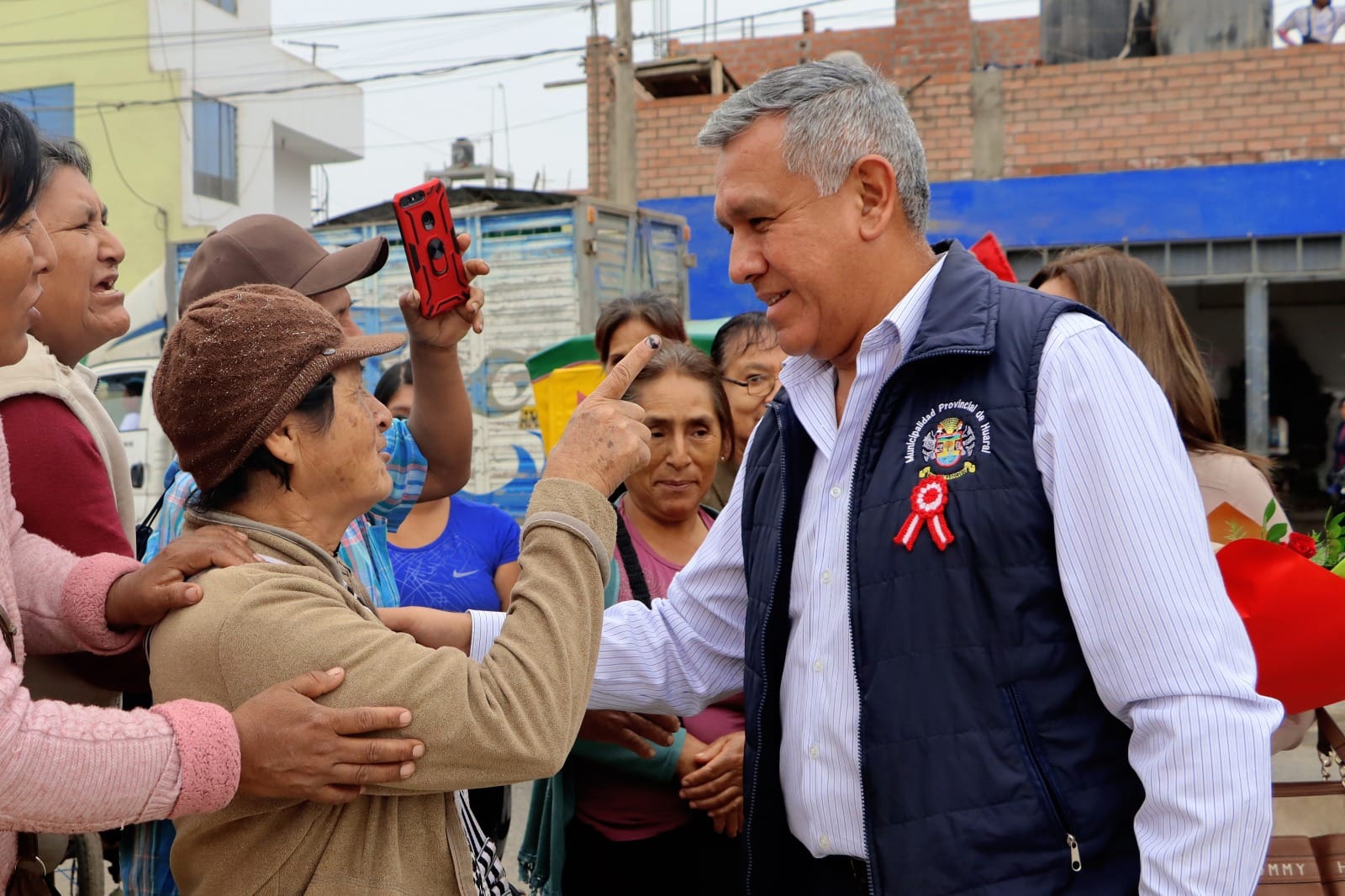 En ambiente de fiesta se inauguró obra de pistas y veredas del sector sur este de Huaral