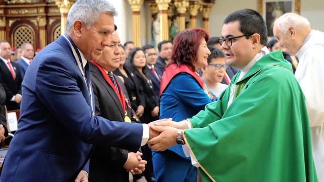 Alcalde provincial participó de los XXI Aniversario de creación del Gobierno Regional de Lima
