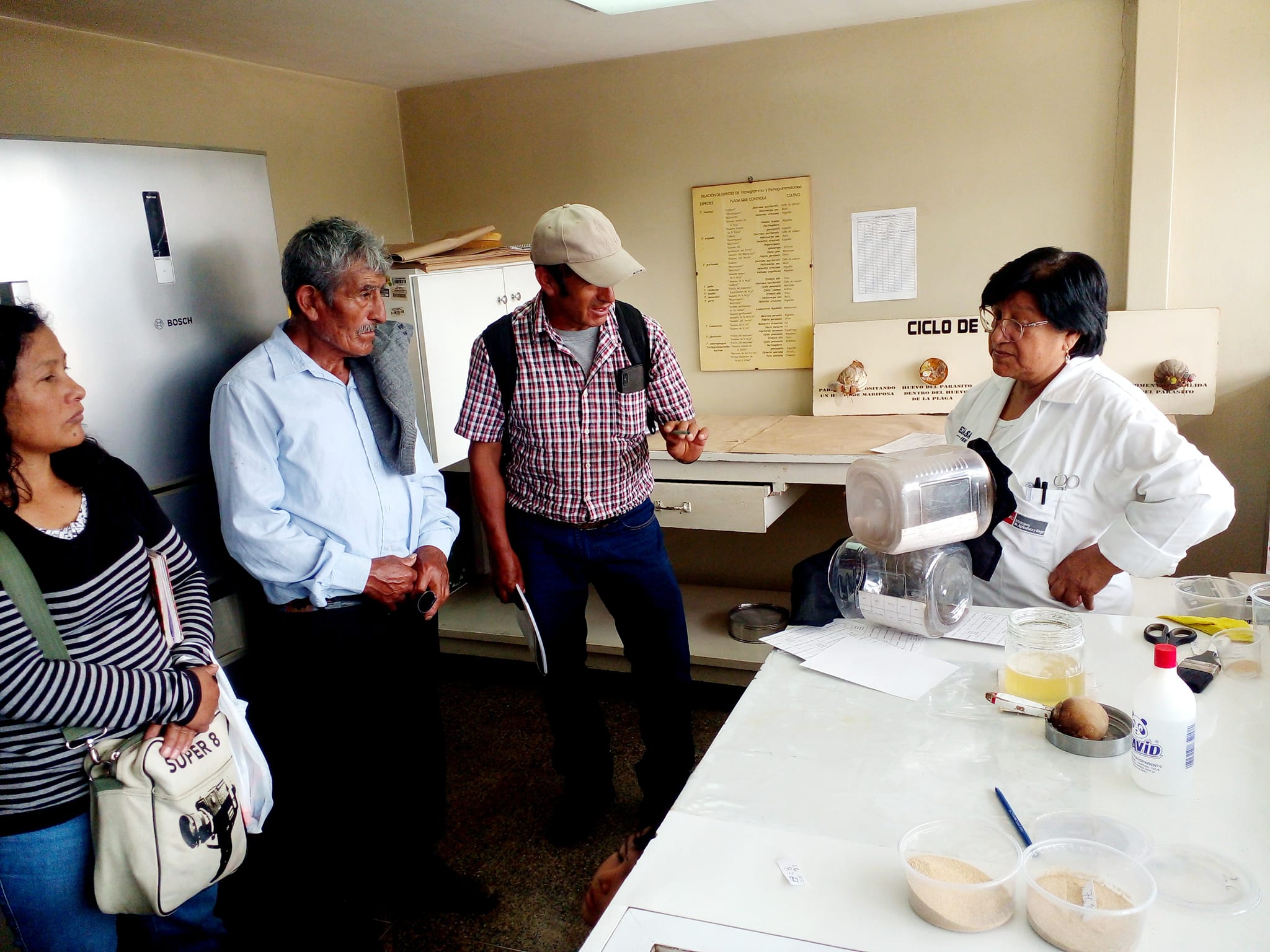 Delegación de Agricultores de songos y Ayas visitó los laboratorios de SENASA Ubicado en Ate.