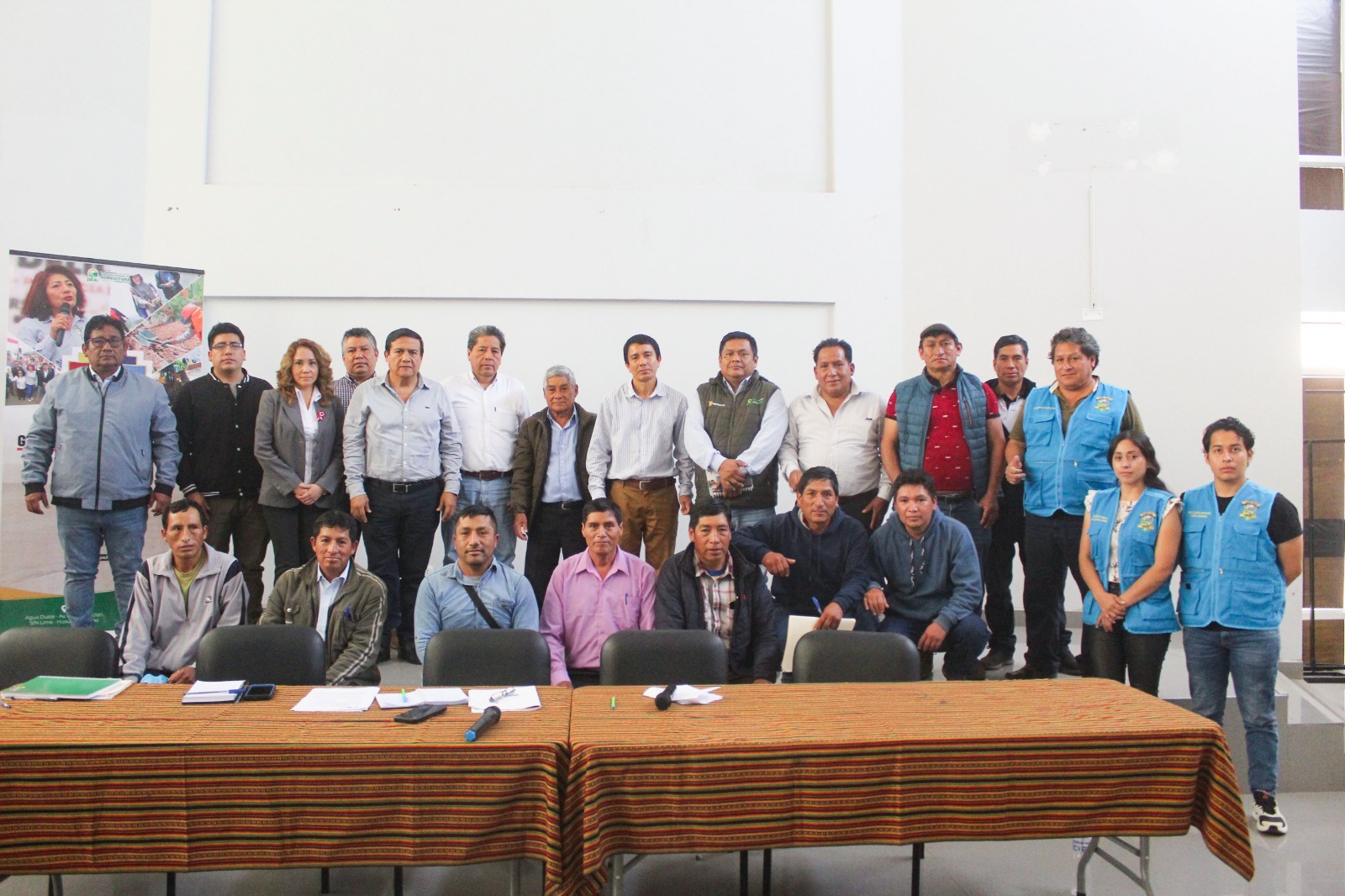 Instalan mesa de trabajo para fomentar innovación en acceso al agua y prácticas sostenibles para el agro en Oyón