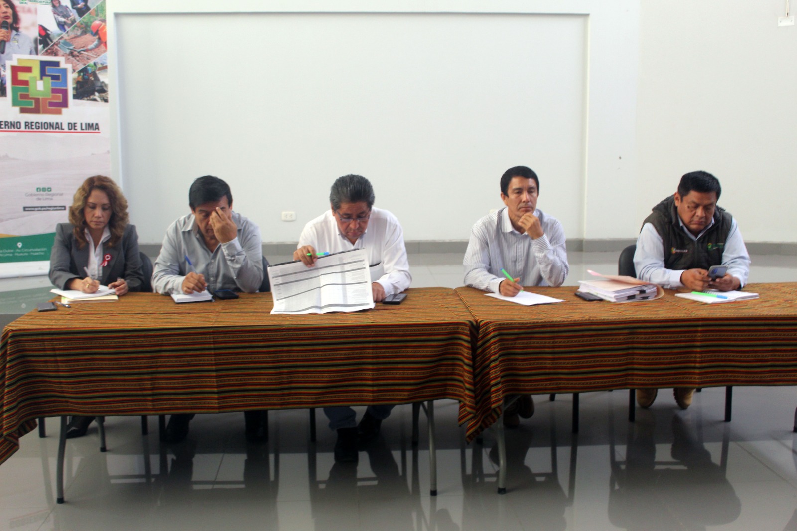 Instalan mesa de trabajo para fomentar innovación en acceso al agua y prácticas sostenibles para el agro en Oyón