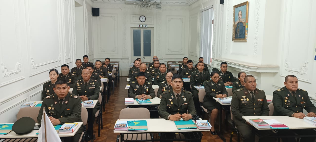 Oficiales nacionales y extranjeros se capacitan en derecho internacional humanitario
