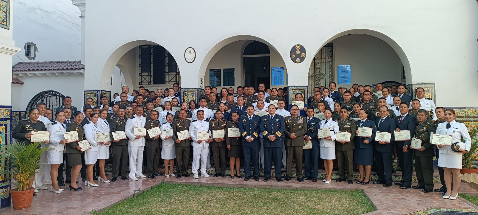 Oficiales nacionales y extranjeros se capacitan en derecho internacional humanitario