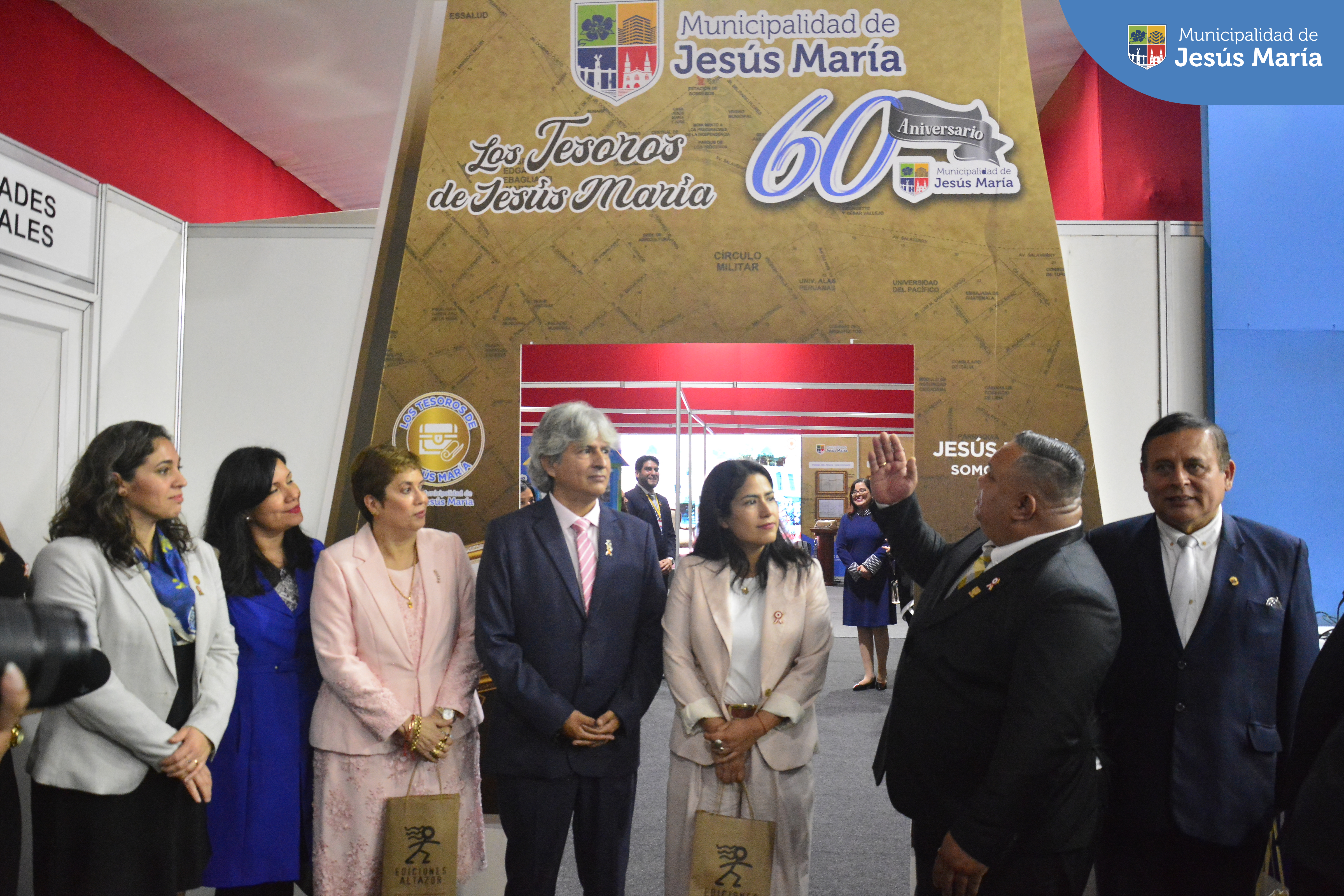 👉🏼 Ya puedes visitar nuestro stand en la Feria Internacional del Libro de Lima. Exhibiremos los más grandes tesoros con valor histórico de nuestra comuna, teniendo como tema principal la conmemoración de los 60 años del distrito. Podrán ver los planos originales de la Iglesia San José, el acta del primer matrimonio realizado en Jesús María, la primera revista municipal y mucho más. 📜
📅 Del 21 de julio al 06 de agosto
⏰ De 11:00 a.m. a 10:00 p.m.
🎯 Parque Próceres de la Independencia, Jesús María.
¡Visítanos y disfruta de esta gran fiesta cultural! 📚
#JesúsMaríaSomosTodos #EsTiempoDeSoluciones