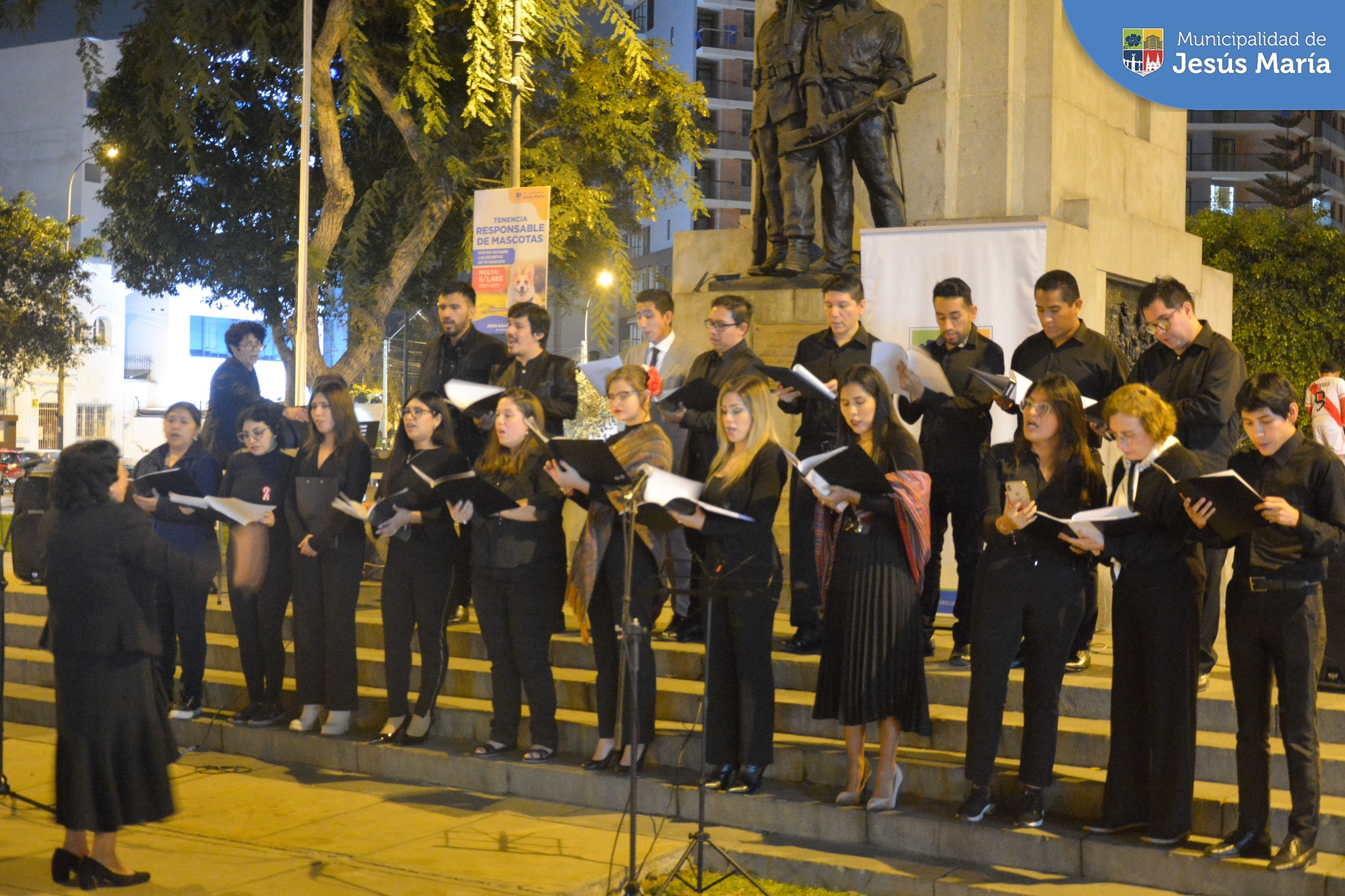 Vivimos un evento inolvidable, lleno de mucha alegría y patriotismo ♥️🤍♥️ en el concierto “Voces del Perú” 🇵🇪 en la Plaza Cáceres. El coro de la Universidad Alas Peruanas, nos deleitó con lo mejor de su repertorio musical para homenajear a nuestro querido Perú. 🎤
#JesúsMaríaSomosTodos #EsTiempoDeSoluciones