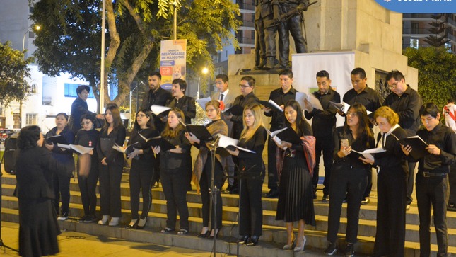Vivimos un evento inolvidable, lleno de mucha alegría y patriotismo ♥️🤍♥️ en el concierto “Voces del Perú” 🇵🇪 en la Plaza Cáceres. El coro de la Universidad Alas Peruanas, nos deleitó con lo mejor de su repertorio musical para homenajear a nuestro querido Perú. 🎤
#JesúsMaríaSomosTodos #EsTiempoDeSoluciones