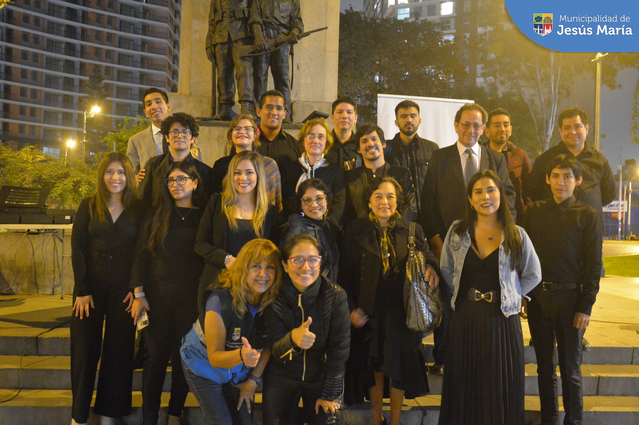 Vivimos un evento inolvidable, lleno de mucha alegría y patriotismo ♥️🤍♥️ en el concierto “Voces del Perú” 🇵🇪 en la Plaza Cáceres. El coro de la Universidad Alas Peruanas, nos deleitó con lo mejor de su repertorio musical para homenajear a nuestro querido Perú. 🎤
#JesúsMaríaSomosTodos #EsTiempoDeSoluciones