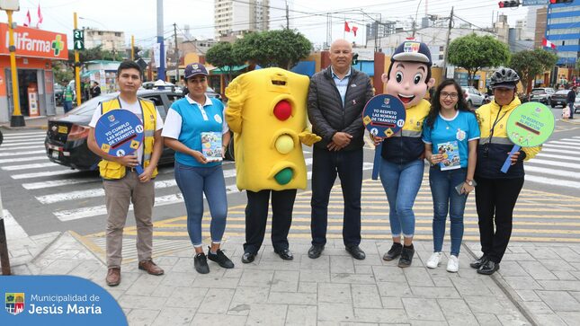 🚦 Con el propósito de prevenir accidentes de tránsito, la Subgerencia de Transporte y Vialidad lanzó la campaña #VíaSeguraVidaSegura 🚸 en los principales puntos de nuestro distrito dónde se registra mayor incidencia de siniestros. ⛔🚗🚌