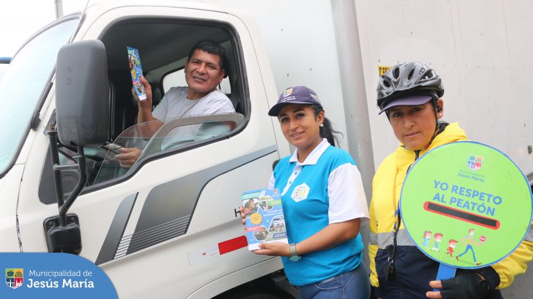 🚦 Con el propósito de prevenir accidentes de tránsito, la Subgerencia de Transporte y Vialidad lanzó la campaña #VíaSeguraVidaSegura 🚸 en los principales puntos de nuestro distrito dónde se registra mayor incidencia de siniestros. ⛔🚗🚌