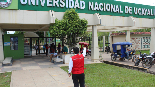 La Contraloría General alertó a la Universidad Nacional de Ucayali que funcionarios otorgaron la buena pro para la contratación del servicio de seguridad y vigilancia para la sede central y filial Aguaytía, a una empresa contratista que no cumplió uno de los requisitos establecidos en los términos de referencia, el cual indica que el proveedor debe cumplir con no tener denuncias por pérdida de vehículos menores, hurto de bienes o aplicación de penalidad dentro de la entidad que prestó el servicio.