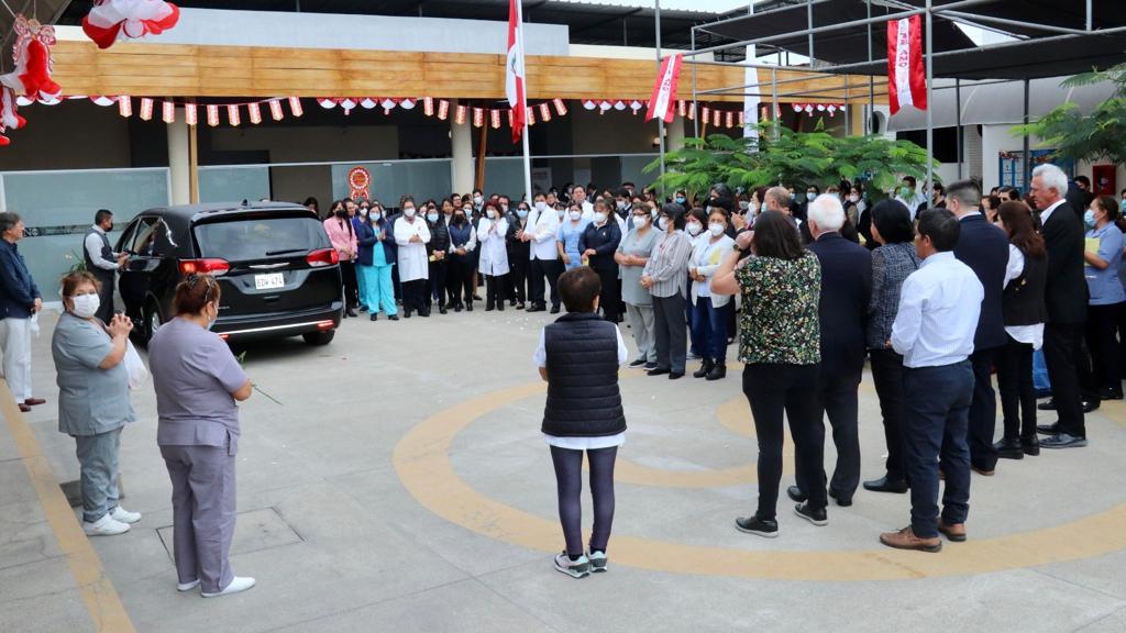 Instituto Nacional de Oftalmología rinde emotivo homenaje de despedida a su fundador Francisco Contreras