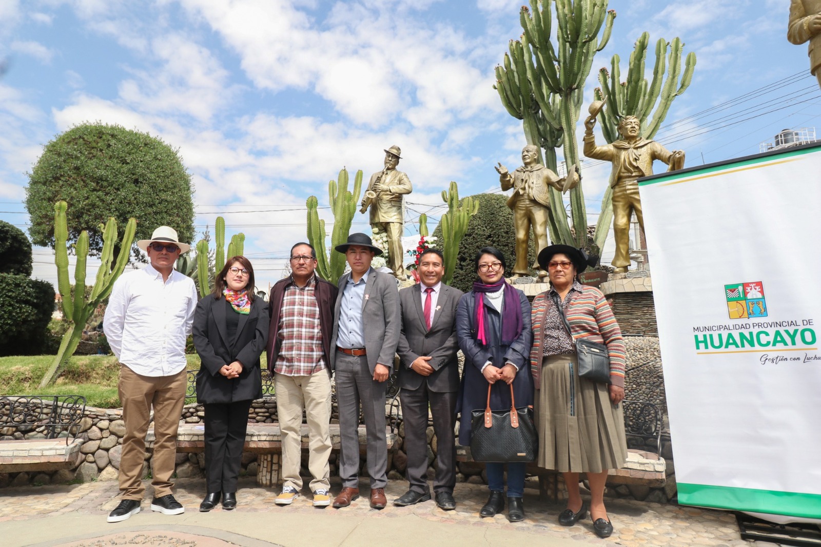 Conmemora los 74 años del
nacimiento de Javier Unsihuay
Con el acompañamiento musical de los Internacionales Ases de Huayucachi