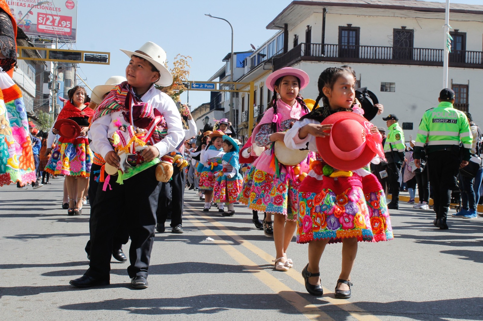Más de 100 parejas
en "Santiaguito Wanka"