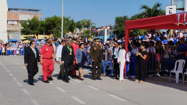 Sullaneros Vibraron Con Participación De Colegios En Desfile Descentralizado