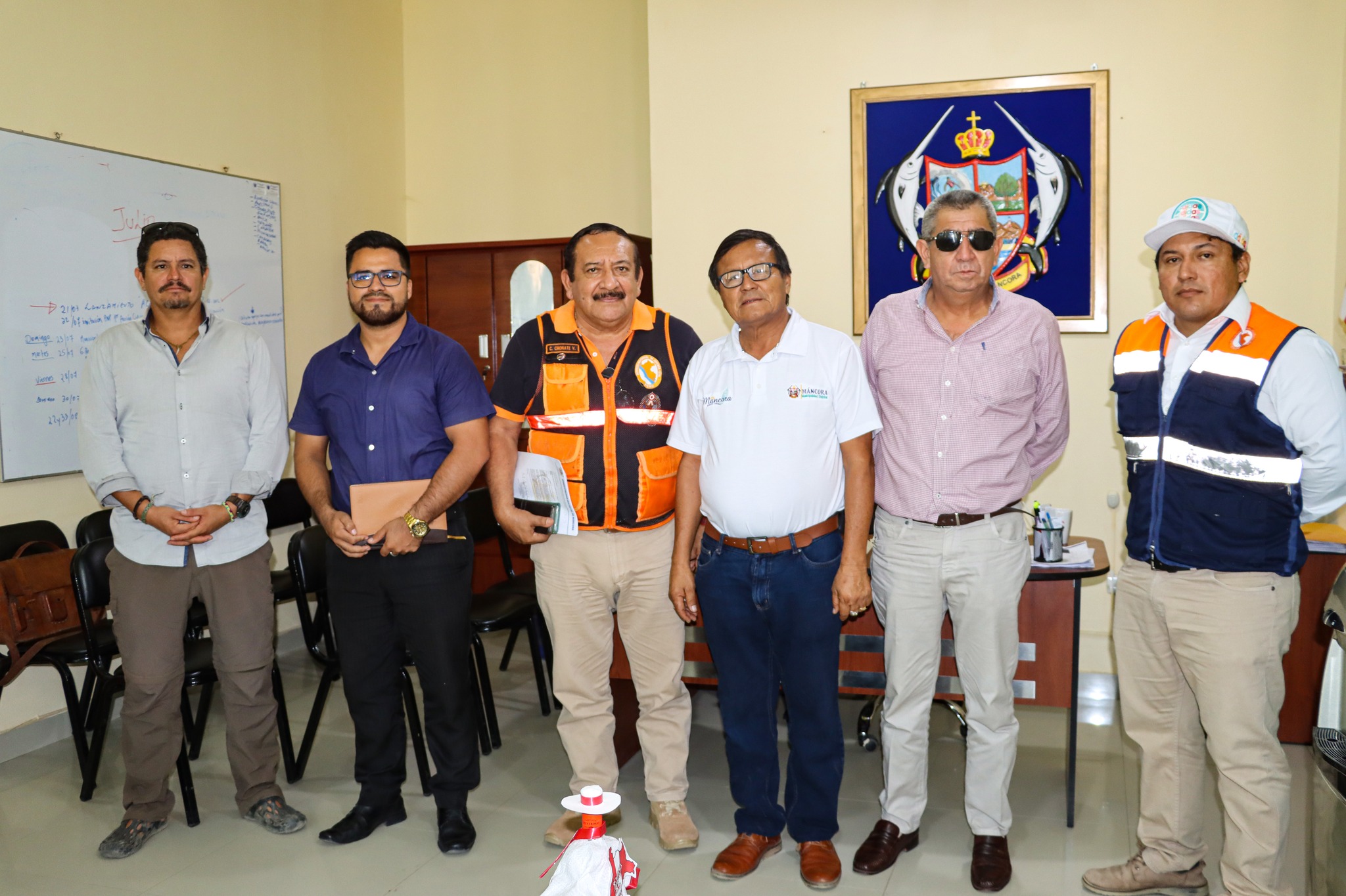 REUNIÓN CON REPRESENTANTES DE INDECI Y ALCALDE DE MÁNCORA PARA COORDINAR ACCIONES DE PREPARACIÓN ANTE LLUVIAS