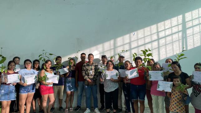 Municipalidad Clausura Curso Para Promotores Ambientales Comunitarios En El Asentamiento "JESÚS MARÍA"