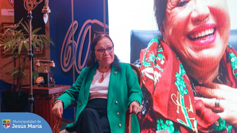 👏🏼 La Municipalidad de Jesús María entregó un reconocimiento especial a la talentosa 🎭 actriz peruana Haydeé Cáceres por su gran aporte cultural a nuestro distrito.