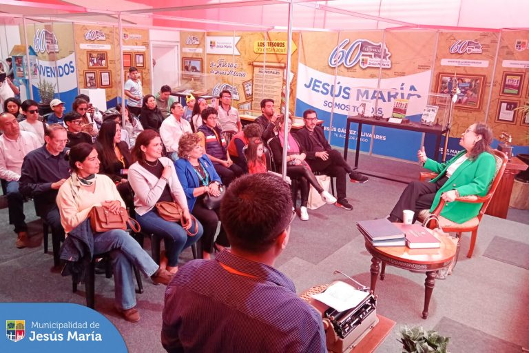 👏🏼 La Municipalidad de Jesús María entregó un reconocimiento especial a la talentosa 🎭 actriz peruana Haydeé Cáceres por su gran aporte cultural a nuestro distrito.