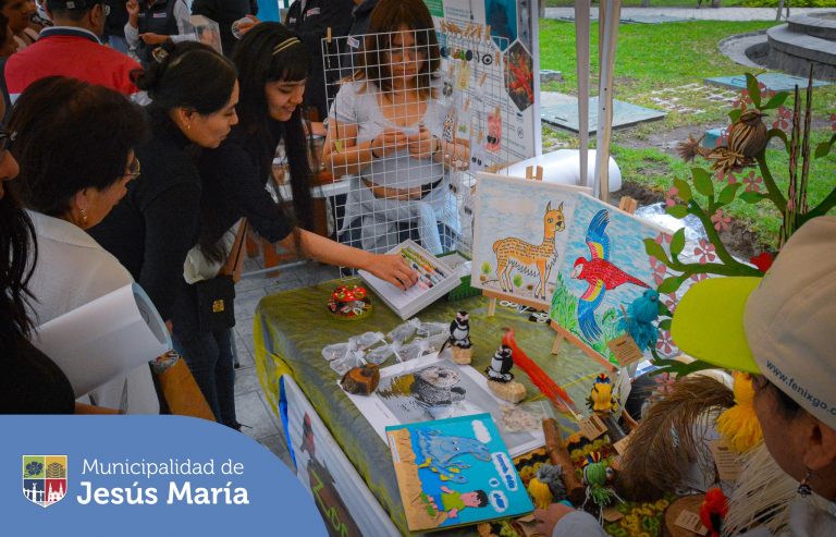 JesúsMaríaNatural 🌿 | Con el objetivo de fomentar valores hacia el cuidado y protección de nuestro mundo 🌎 y entorno se realizó una nueva edición de ♻️ Festi Educca ♻️ en la Plaza San José.