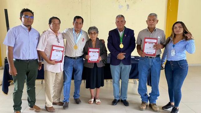 Alcalde Marlem Mogollón Hace Entrega De Títulos De Propiedad A Vecinos De Bellavista 