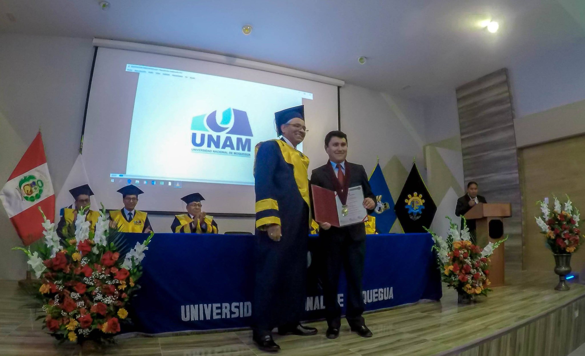 Honorio Apaza se tituló como ingeniero de sistemas en la Universidad Nacional de Moquegua.