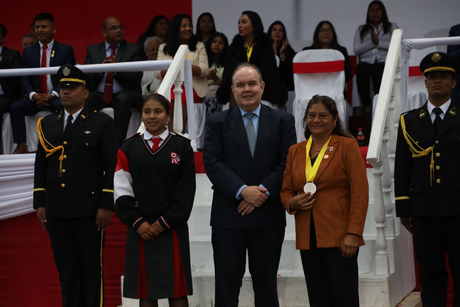 Alcalde de Lima acompaño a escolares en pasacalle De La Peruanidad