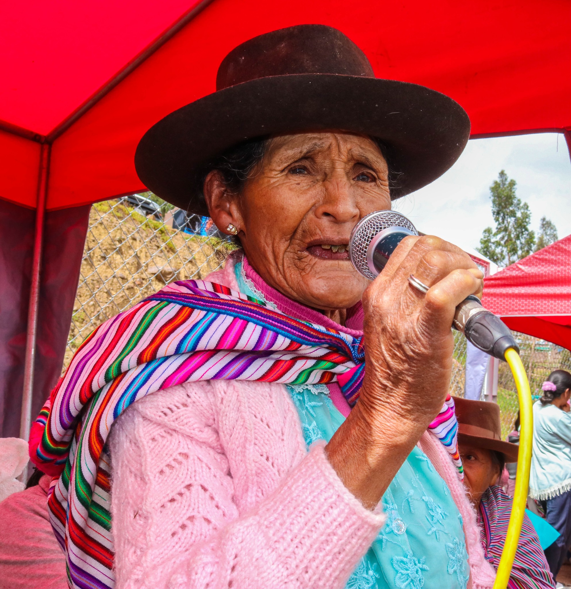 Con masiva participación de nuestras madres huamanguillinas se llevó a cabo el merecido homenaje por el Día de las Madres, en el estadio municipal. Donde se llevó a cabo emocionantes partidos de fulbito y fue sede del talento en el canto y baile de las mamás huamanguillinas.