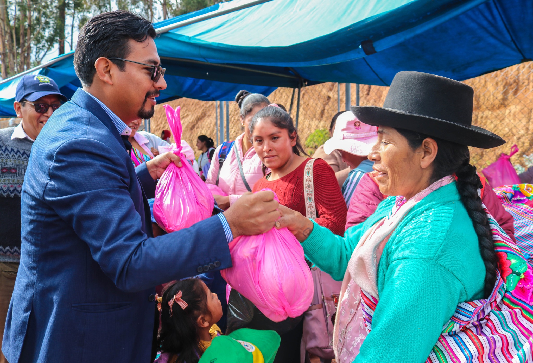 Con masiva participación de nuestras madres huamanguillinas se llevó a cabo el merecido homenaje por el Día de las Madres, en el estadio municipal. Donde se llevó a cabo emocionantes partidos de fulbito y fue sede del talento en el canto y baile de las mamás huamanguillinas.