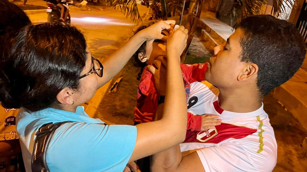 Tumbes vacunación nocturna permite aumentar la cobertura contra polio y sarampión