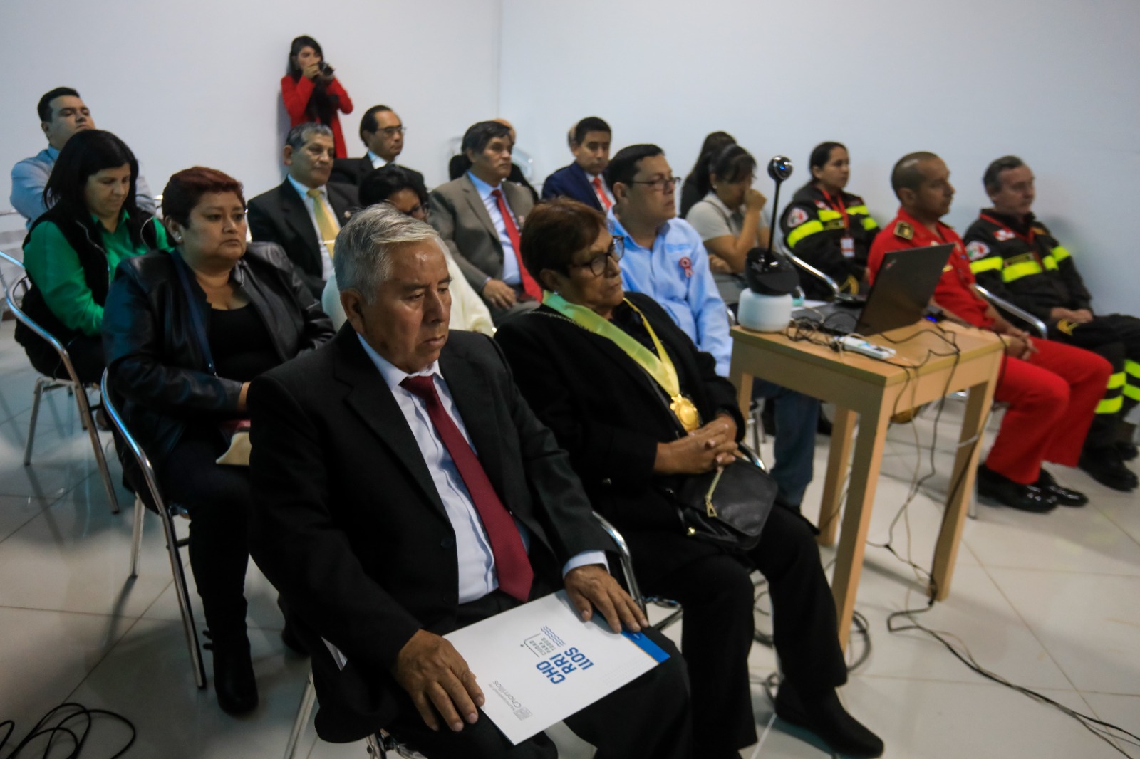 Asistentes siguieron atentos la ceremonia